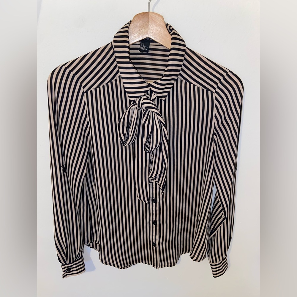 FOREVER 21 Women’s Striped Polyester Front Tie Blouse